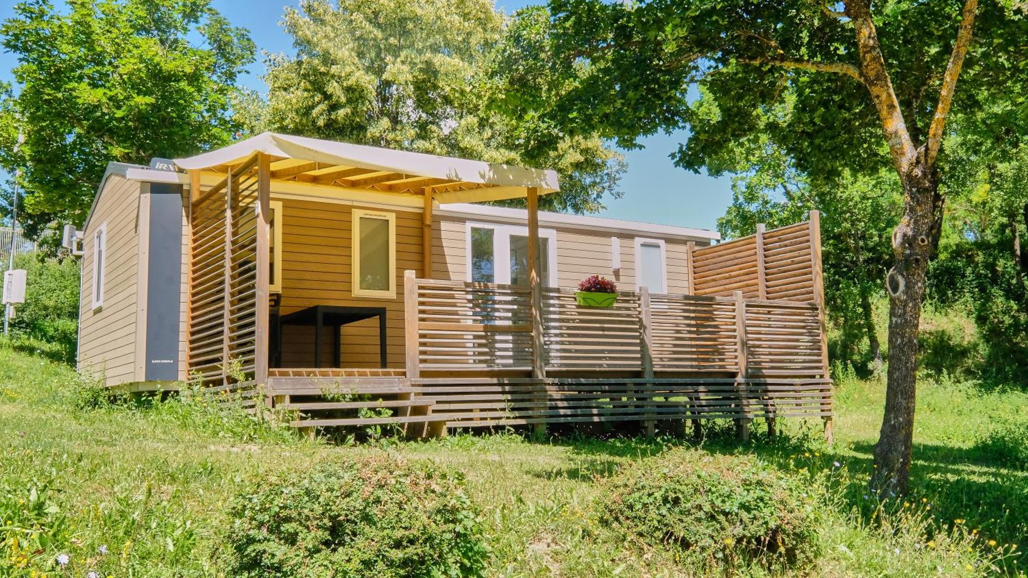 Camping Le Couriou Recoubeau-Jansac Exterior photo